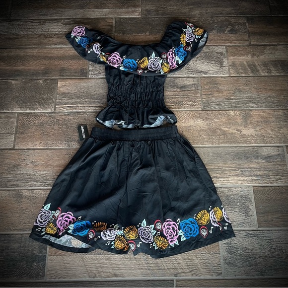 Hot Topic Pixar Coco movie shorts set floral print off shoulder M - Picture 2 of 11